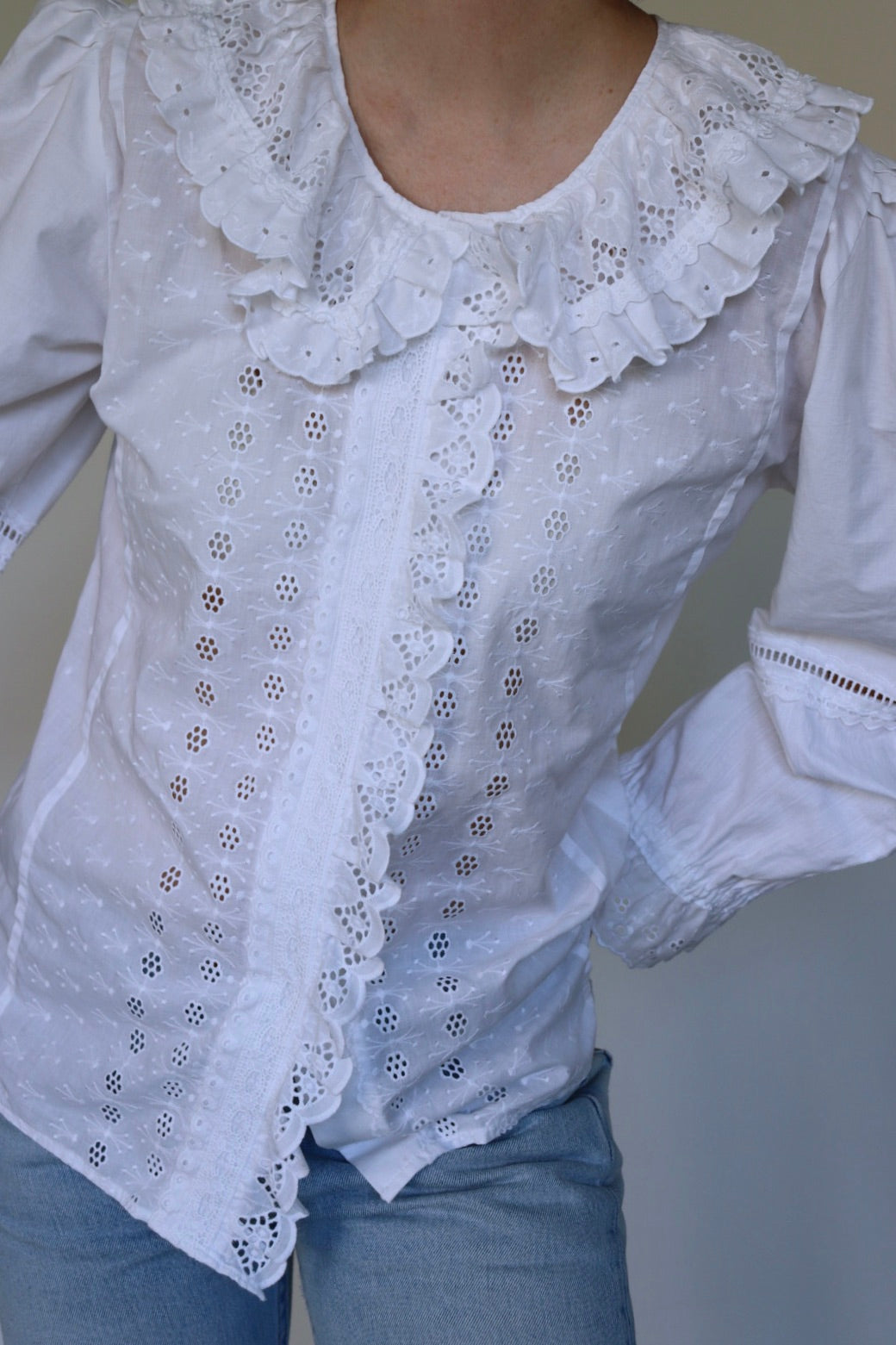 The Victorian Ruffle - vintage white cotton blouse - S up to M/L
