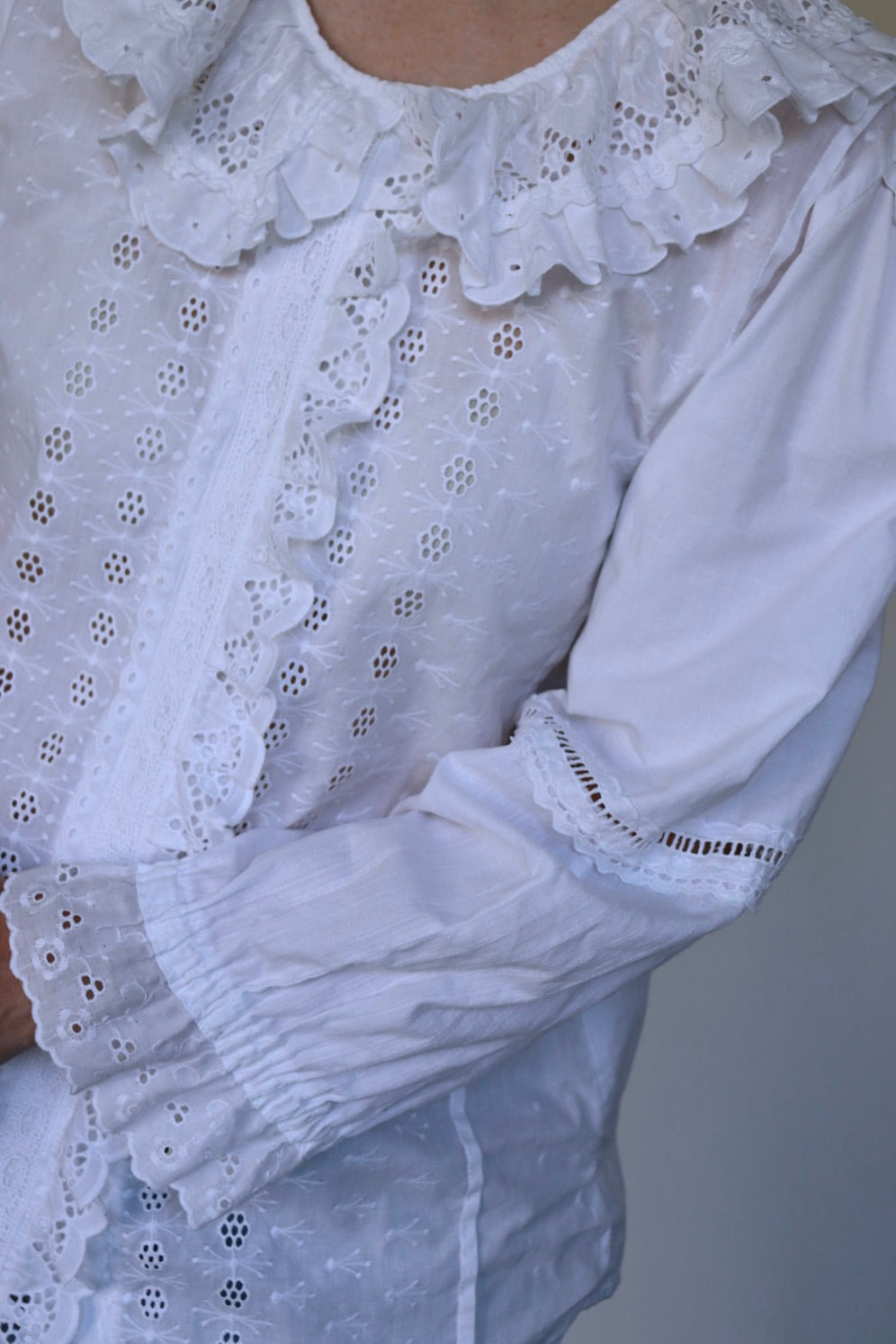 The Victorian Ruffle - vintage white cotton blouse - S up to M/L