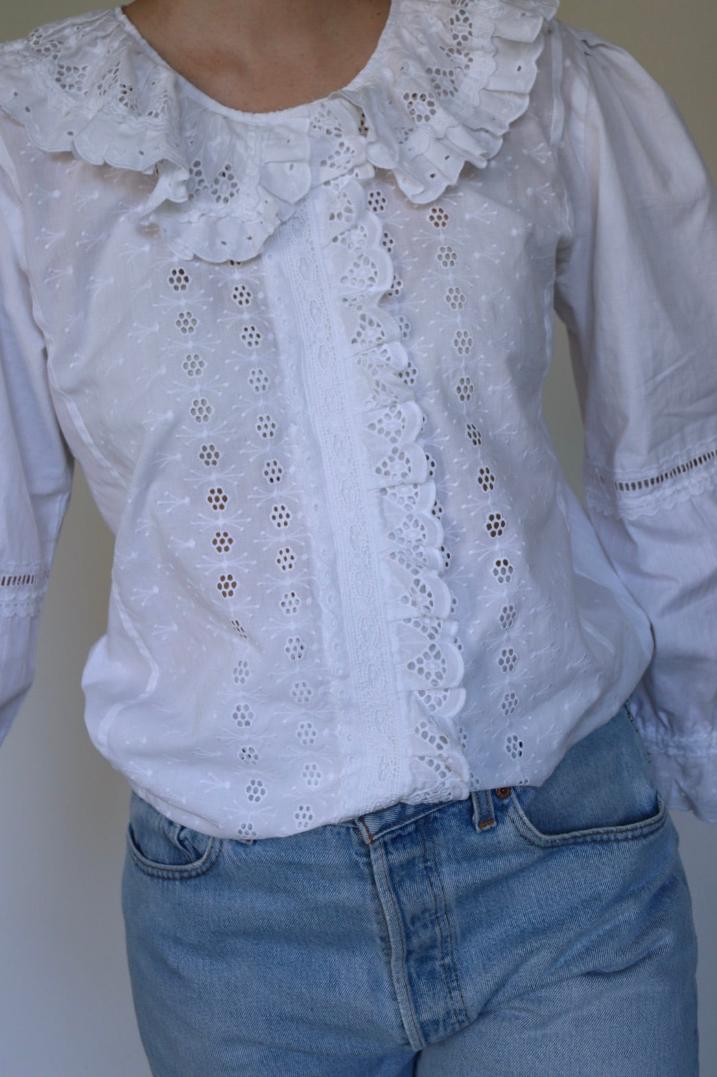 The Victorian Ruffle - vintage white cotton blouse - S up to M/L