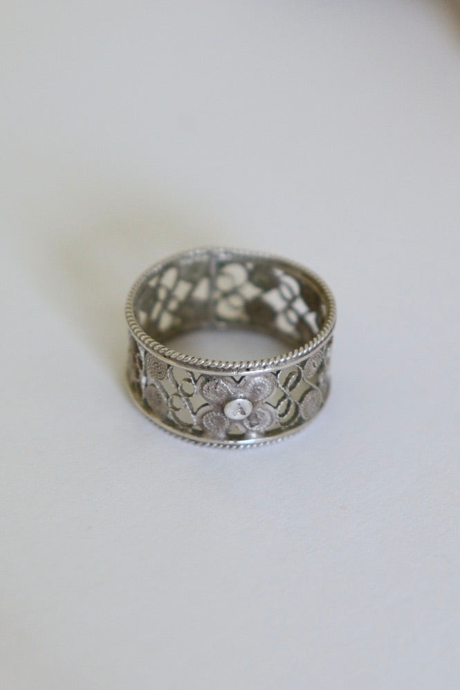 The Floral Filigree - vintage silver ring
