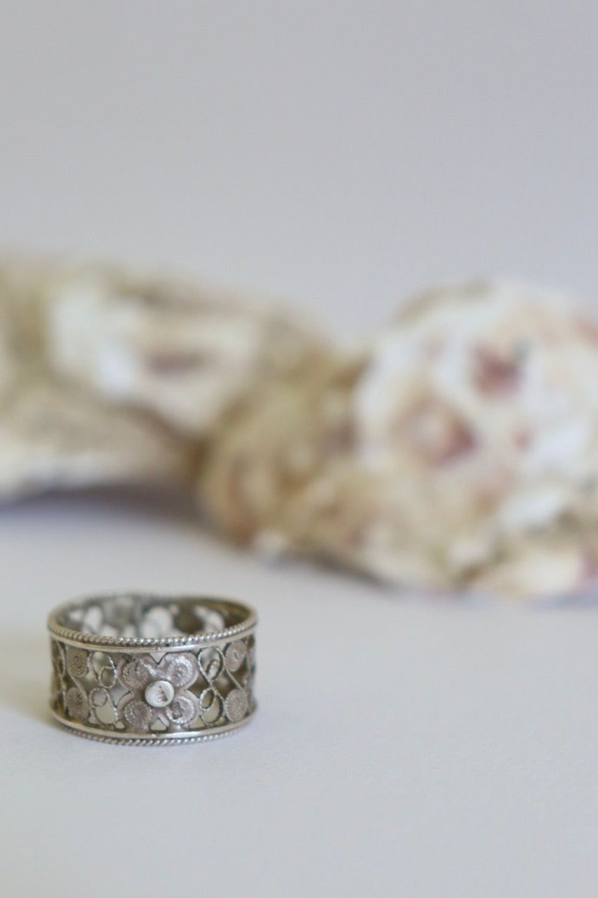 The Floral Filigree - vintage silver ring