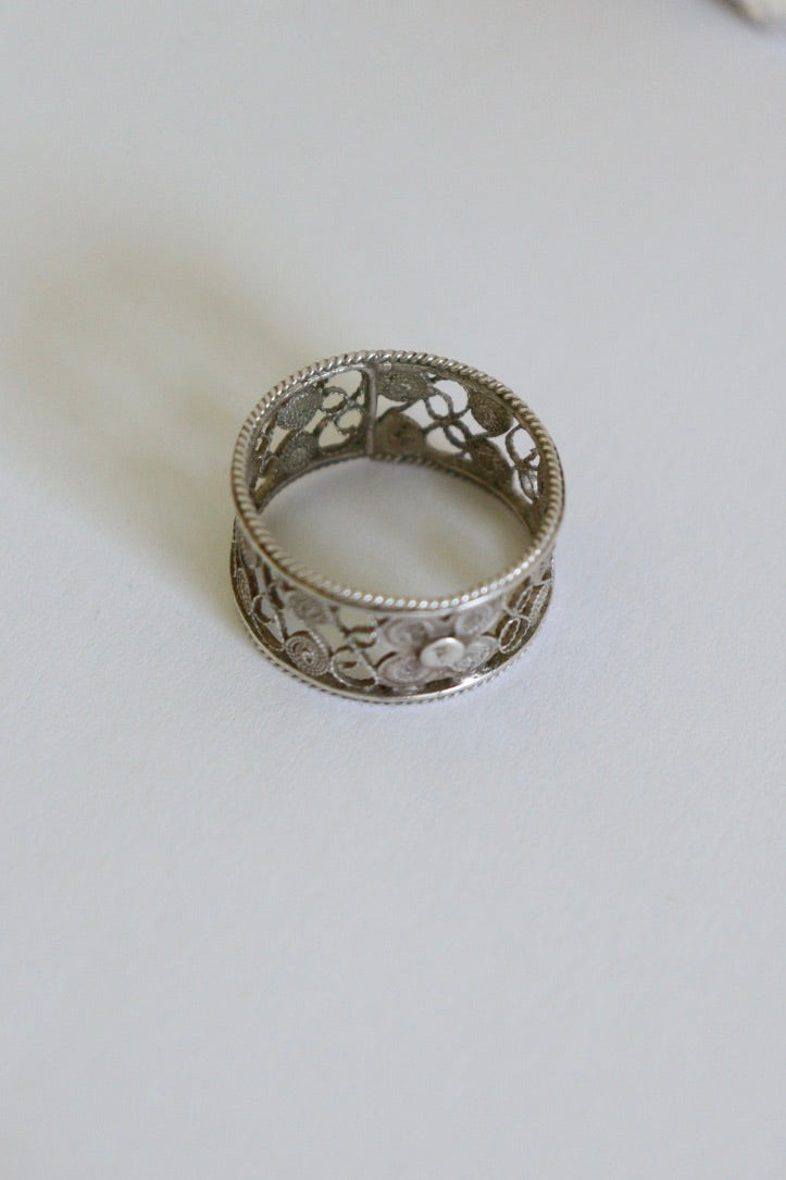 The Floral Filigree - vintage silver ring