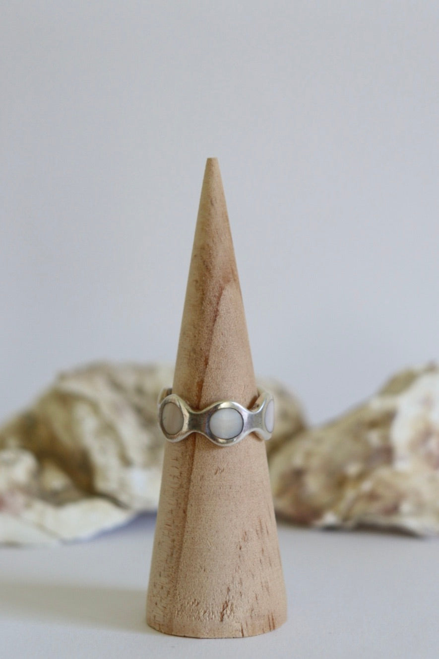 The Mother of Pearls - vintage silver ring