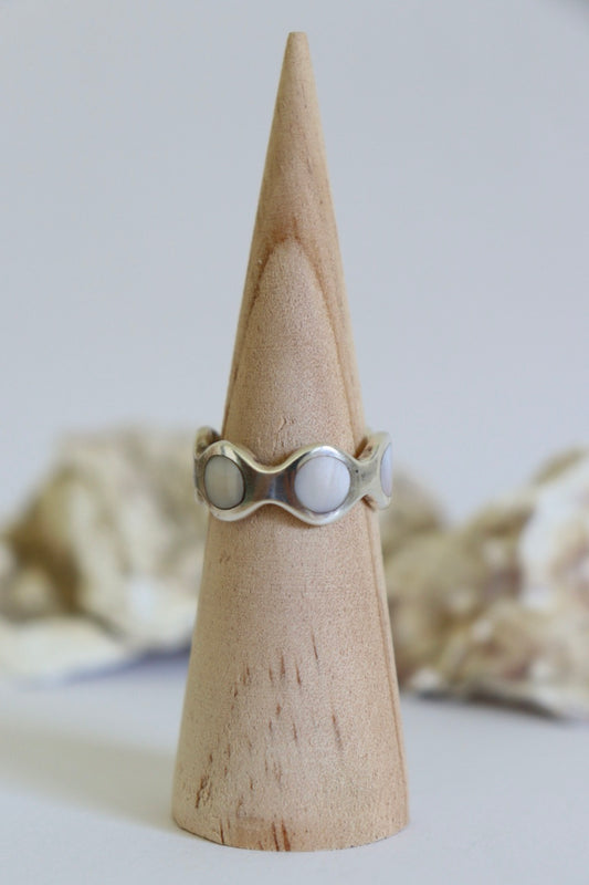 The Mother of Pearls - vintage silver ring