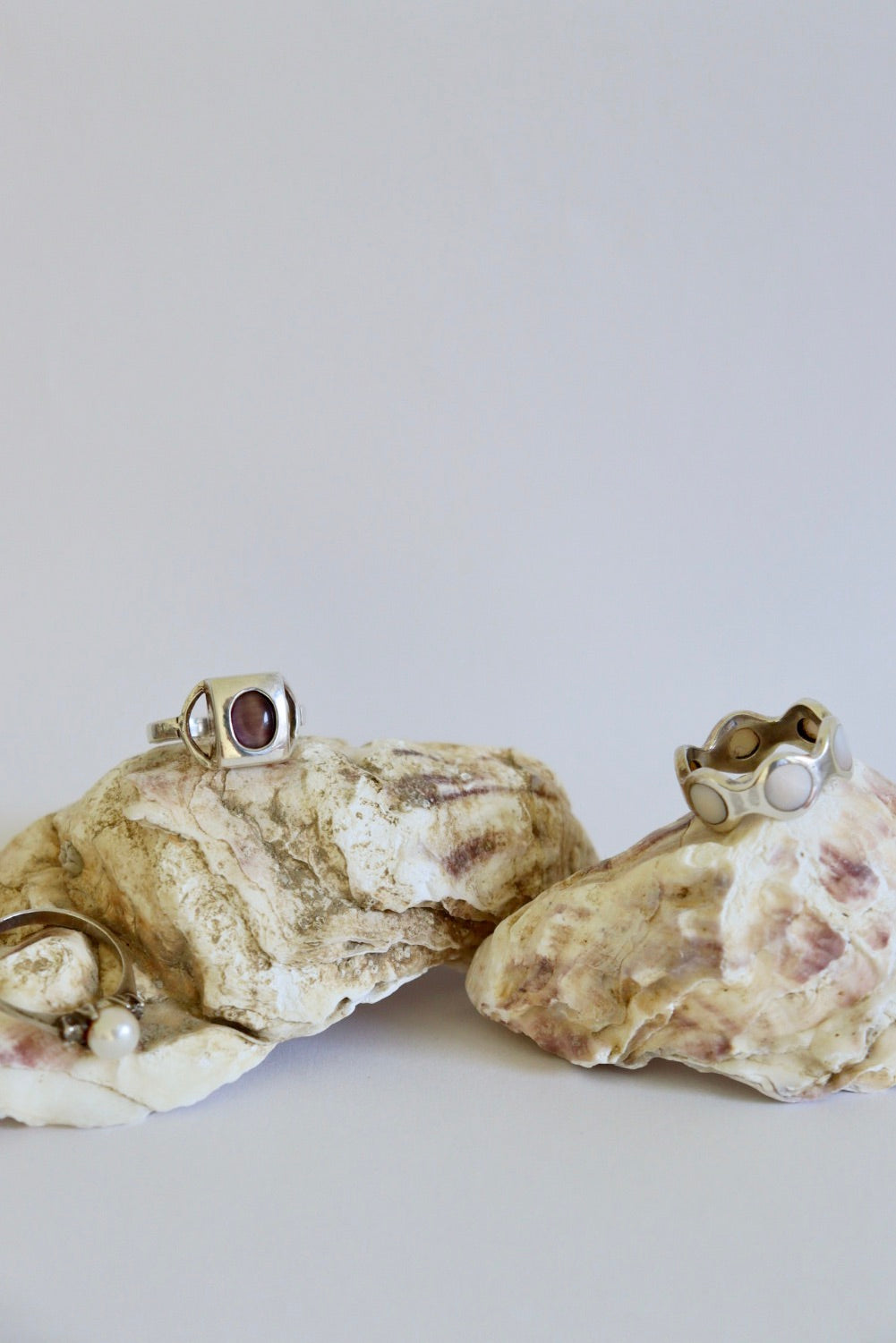 The Mother of Pearls - vintage silver ring