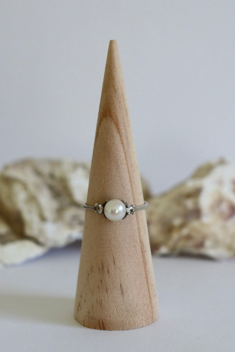 The Diamond Pearl - vintage silver ring