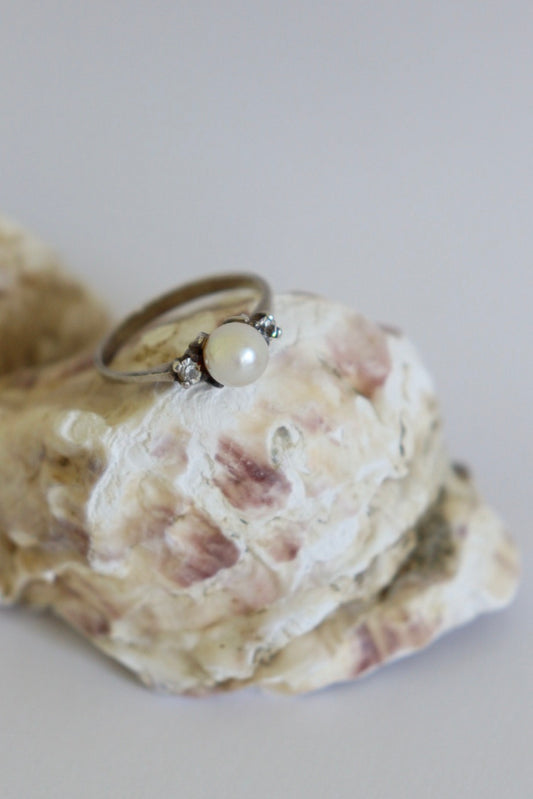 The Diamond Pearl - vintage silver ring
