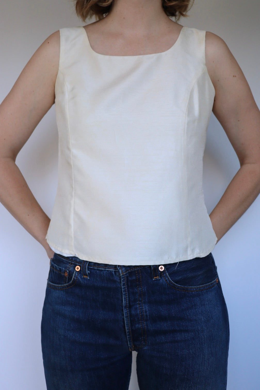 The Un Jour Ailleurs - vintage top - S up to M