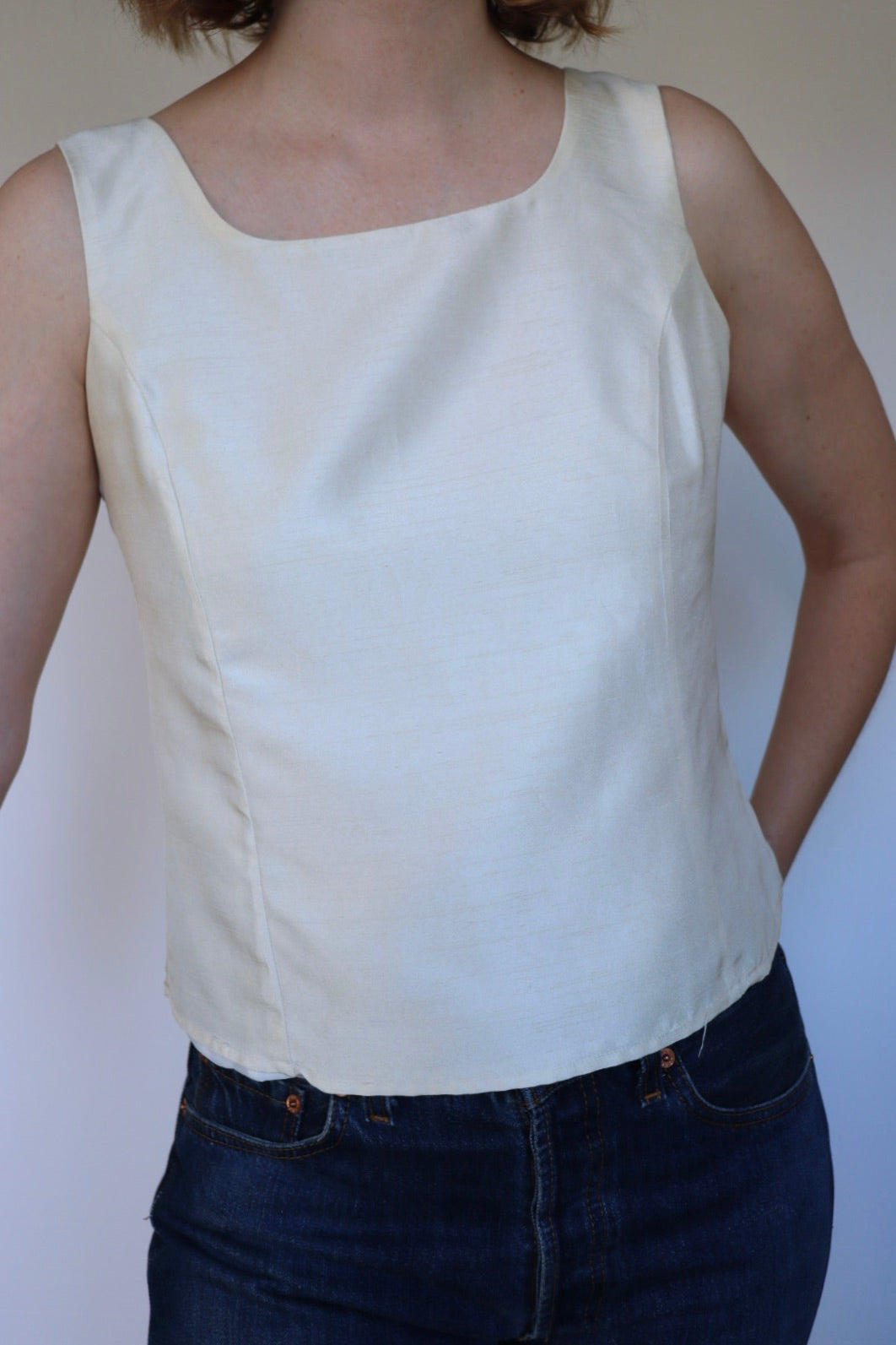 The Un Jour Ailleurs - vintage top - S up to M
