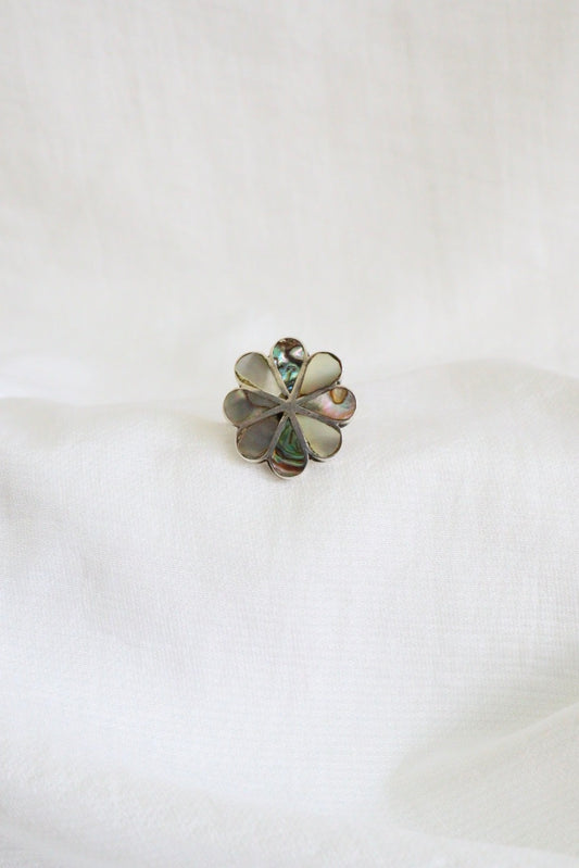 The Mother of Pearl - vintage silver ring