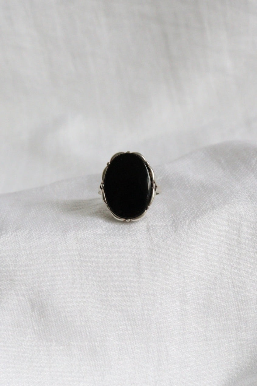 The Oval Onyx - vintage silver ring