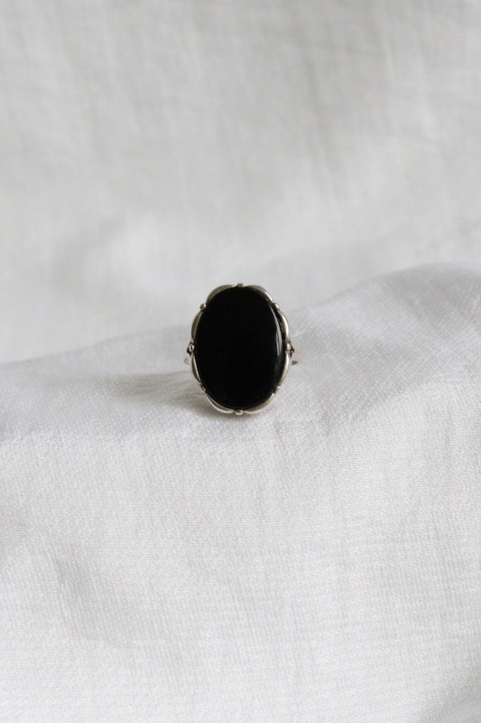 The Oval Onyx - vintage silver ring