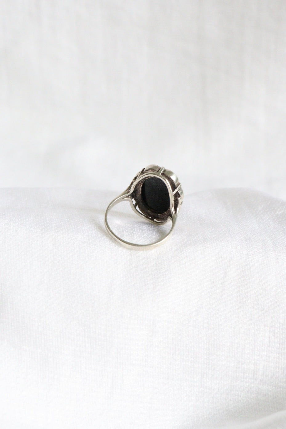 The Oval Onyx - vintage silver ring