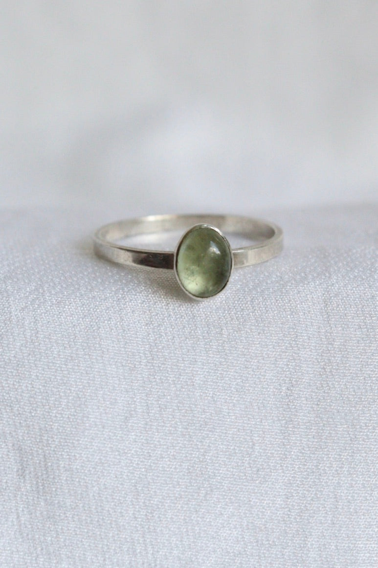 The Bezel Peridot - vintage silver ring