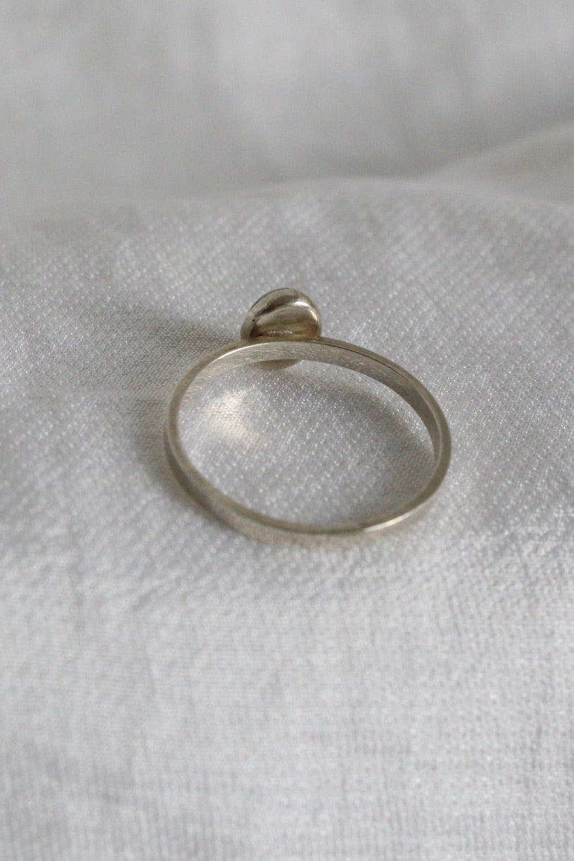 The Bezel Peridot - vintage silver ring